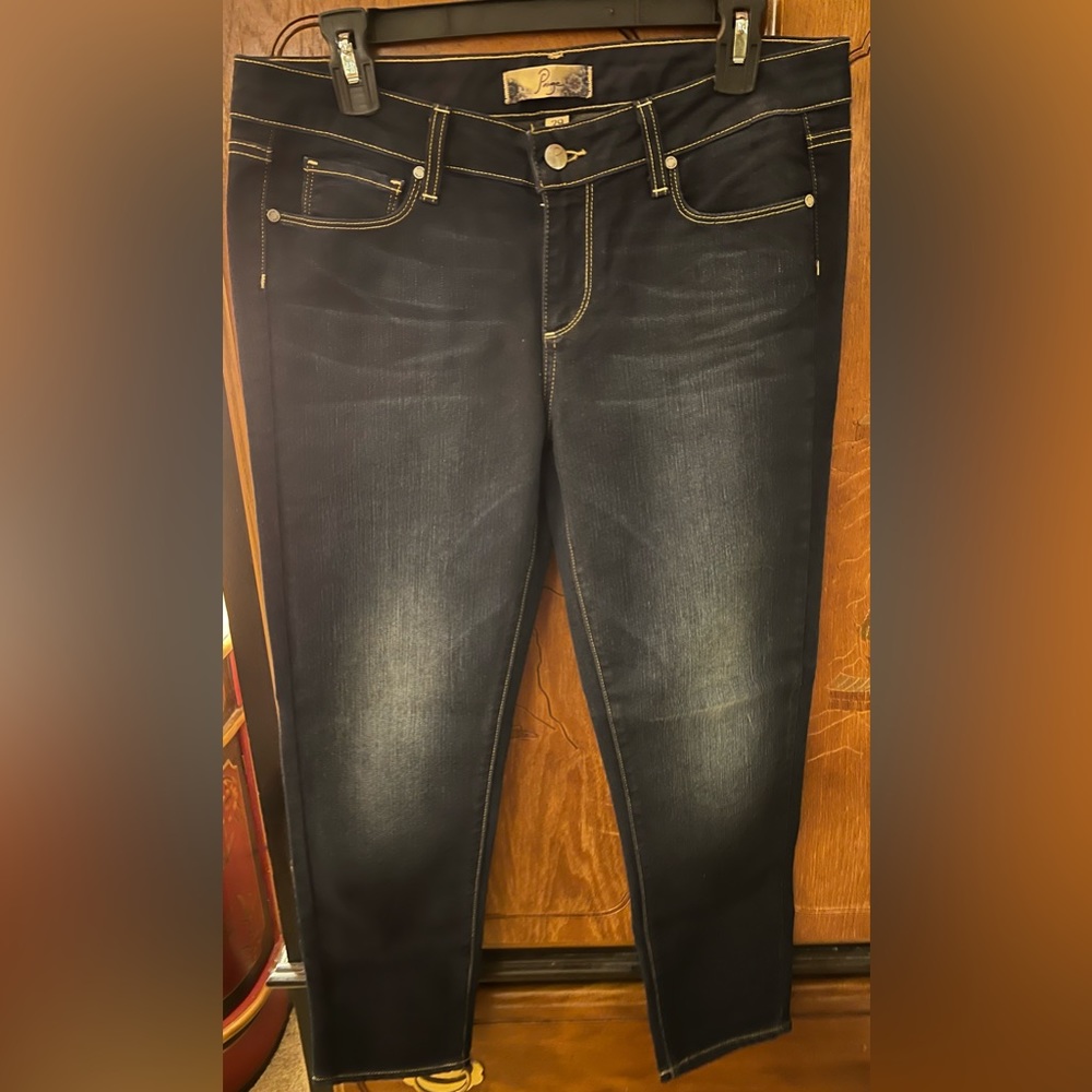Dark blue Paige Roxie capri size 29!